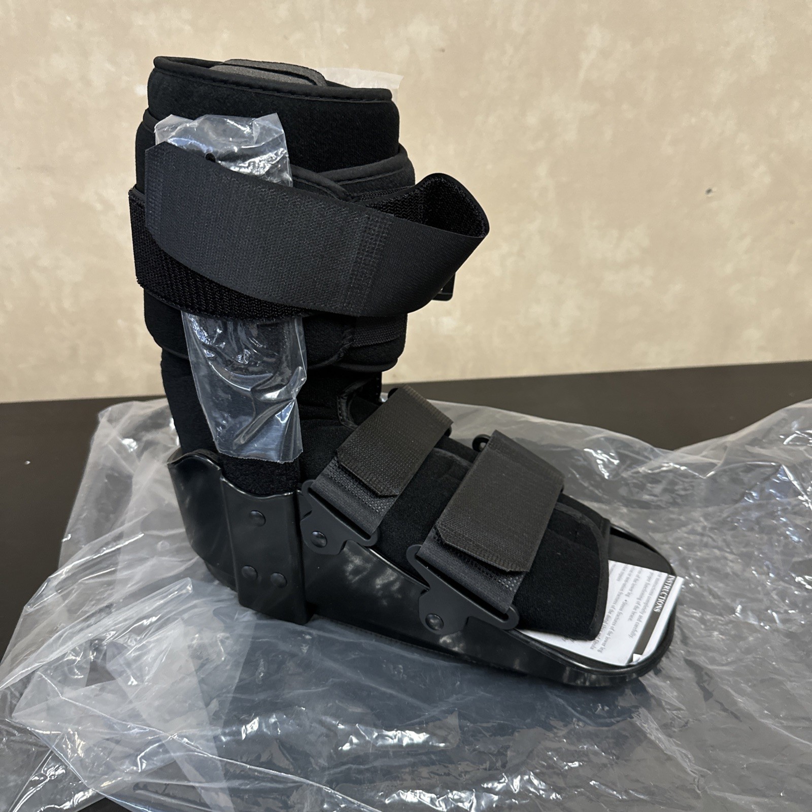 Medline Deluxe Pneumatic Ankle Walker Medical Walking Boot Size Medium ORT28620M
