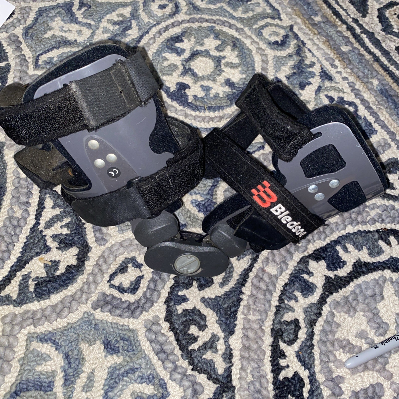 Bledsoe Knee Brace Size Medium Right Leg Size ?