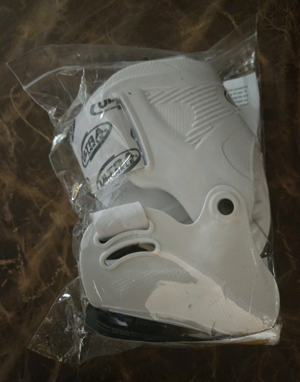 Ultra Zoom Ankle Brace (White) – Hinge Design Promotes Faster Healing NIP