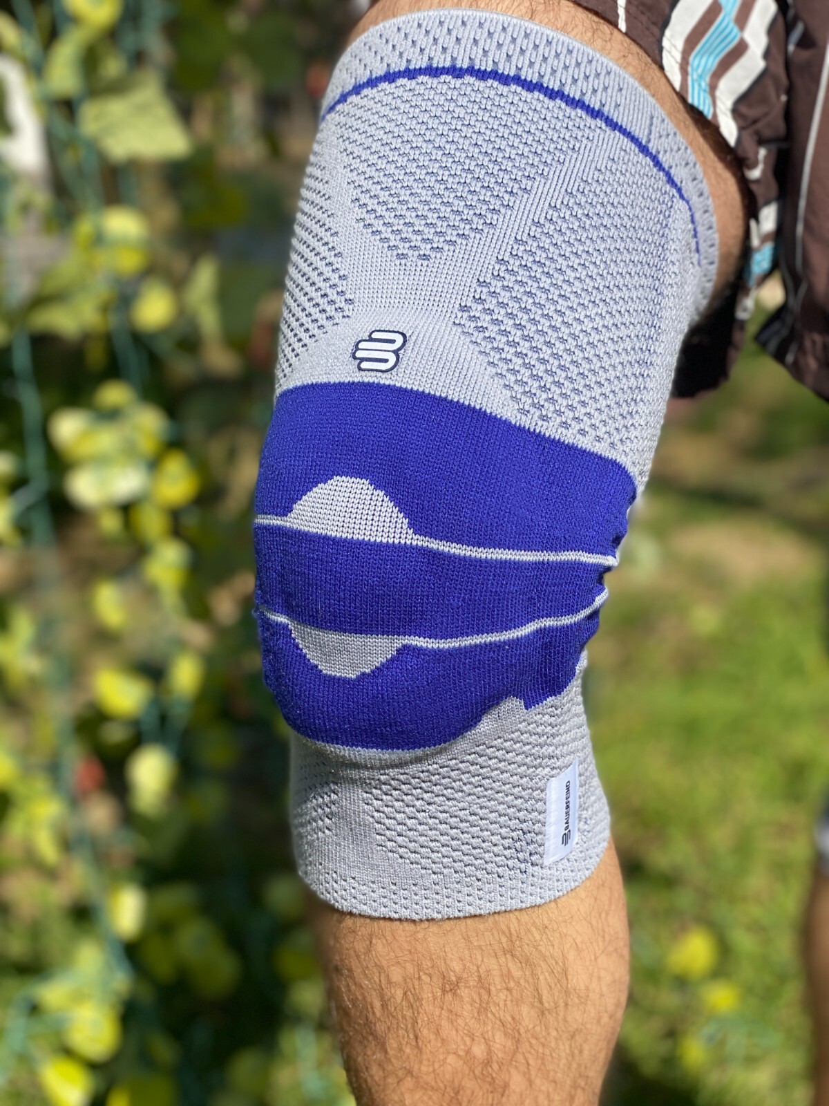 Bauerfeind GenuTrain Size 4 Knee Support Sleeve Gray Blue Compression