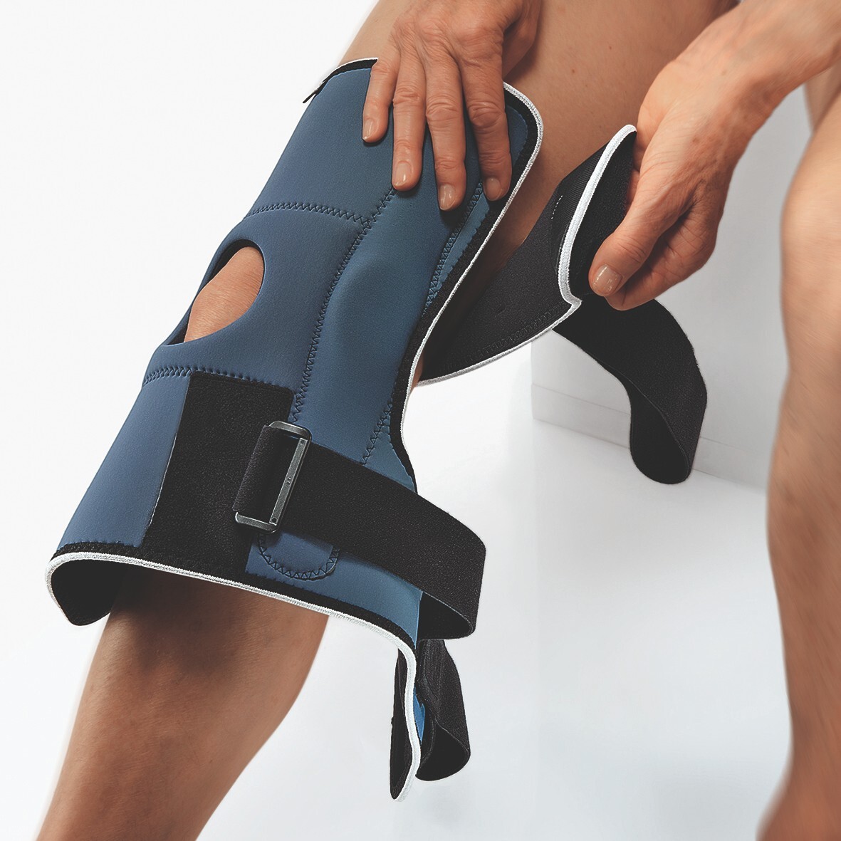 Bort 215400 BORT Generation Hinge Knee Brace, wrap-around, for elderly, Germany