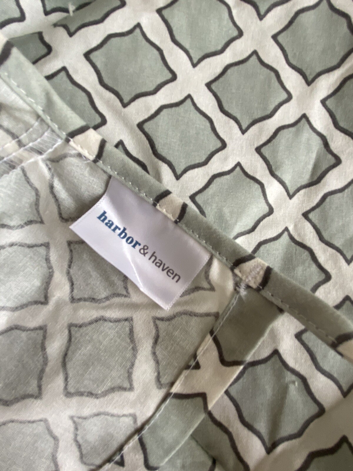 2 Gowns.Hospital Patient Gown(HARBOR&HAVEN) SIDE TIE 45X63. 2 GOWNS