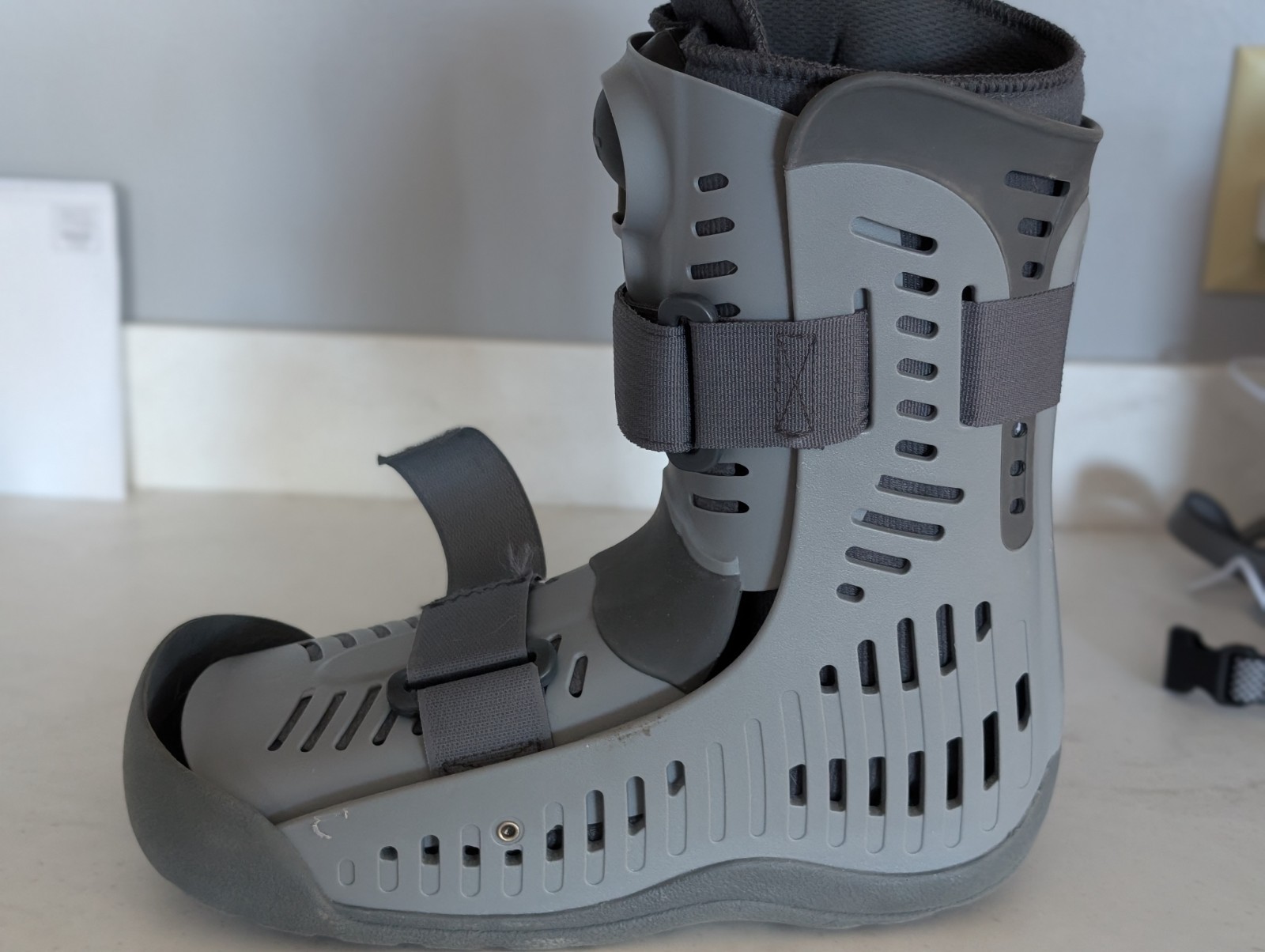 rebound air walker boot Sz M