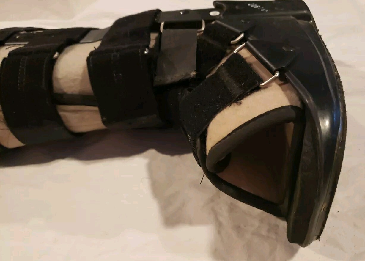 DJ Orthopedics LLC DonJoy Boot Unisex Adult Medium Full Foot Cast Walking Boot