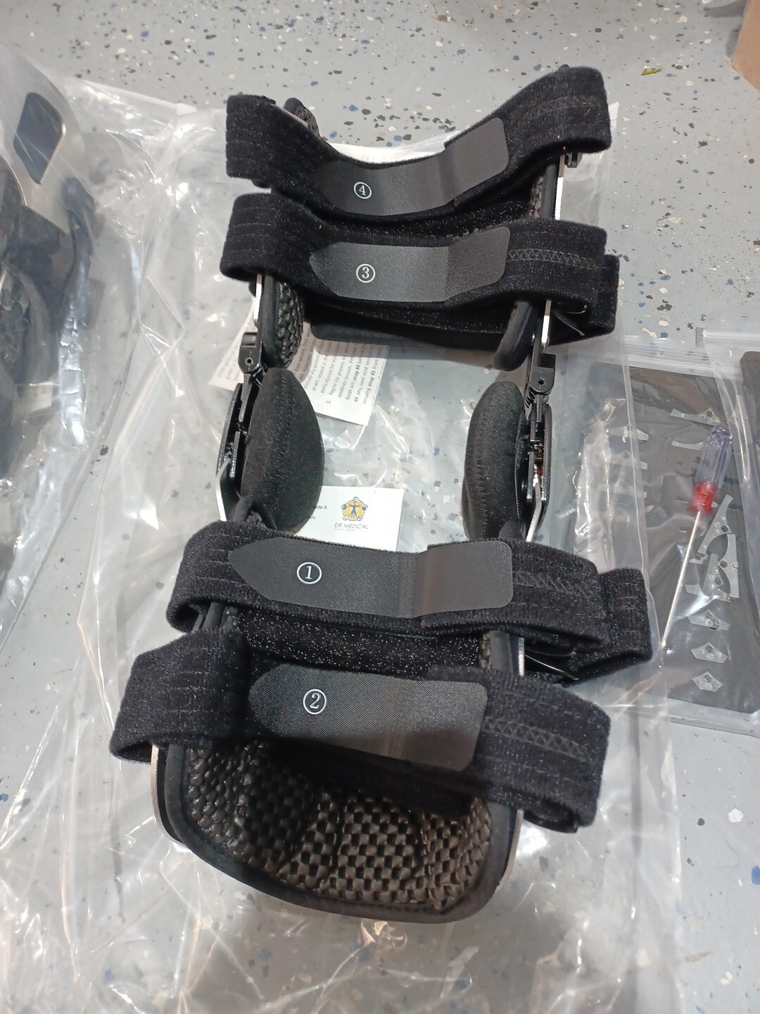 Dr Medical (2) Knee Brace Medium Left & Right Dual OA Reliever NEW Unused!!!