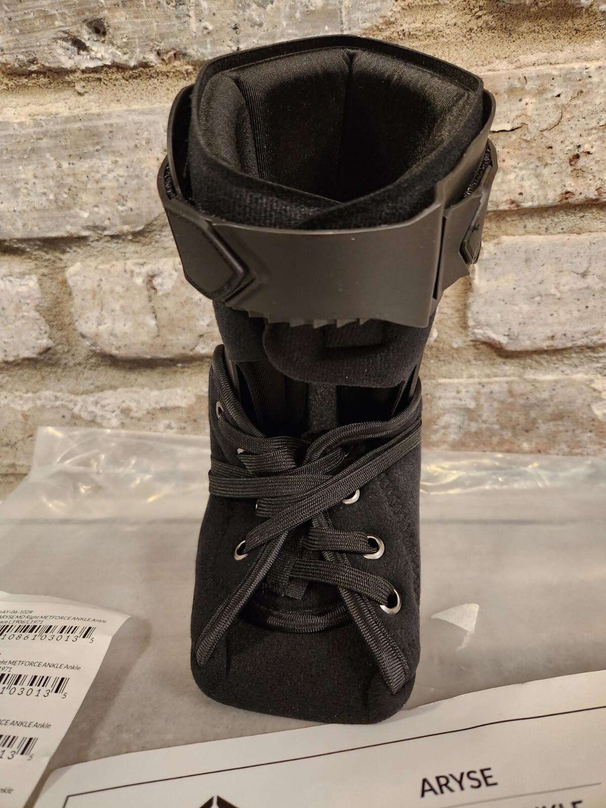 NEW ARYSE AY-06-102R MEDIUM RIGHT METFORCE ANKLE BRACE M-R