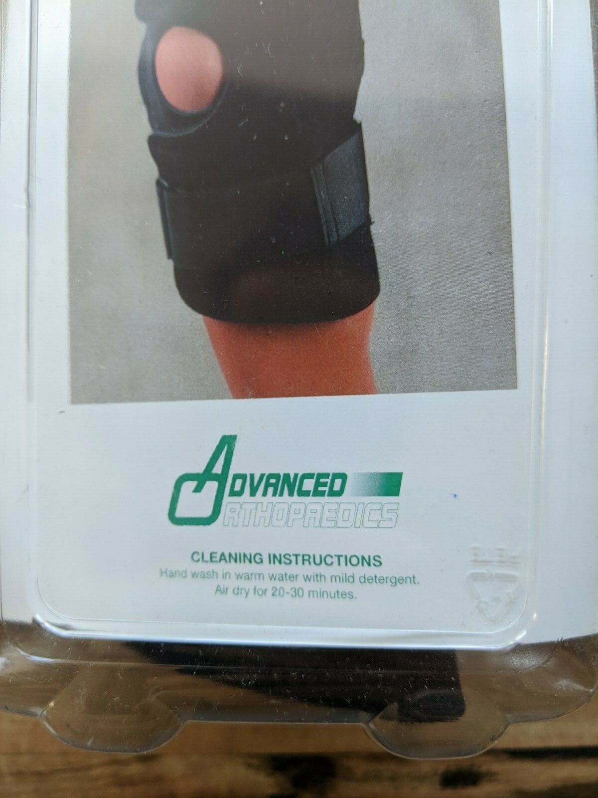 Advanced Orthopaedics DELUXE Hinged Wrap Around Knee Brace Support Compression M