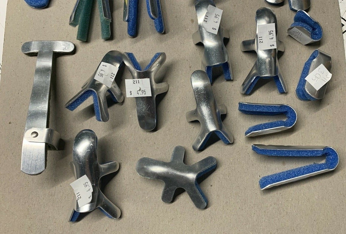 (30) Assorted Style Finger Splint & Protectors, Left or Right Hand