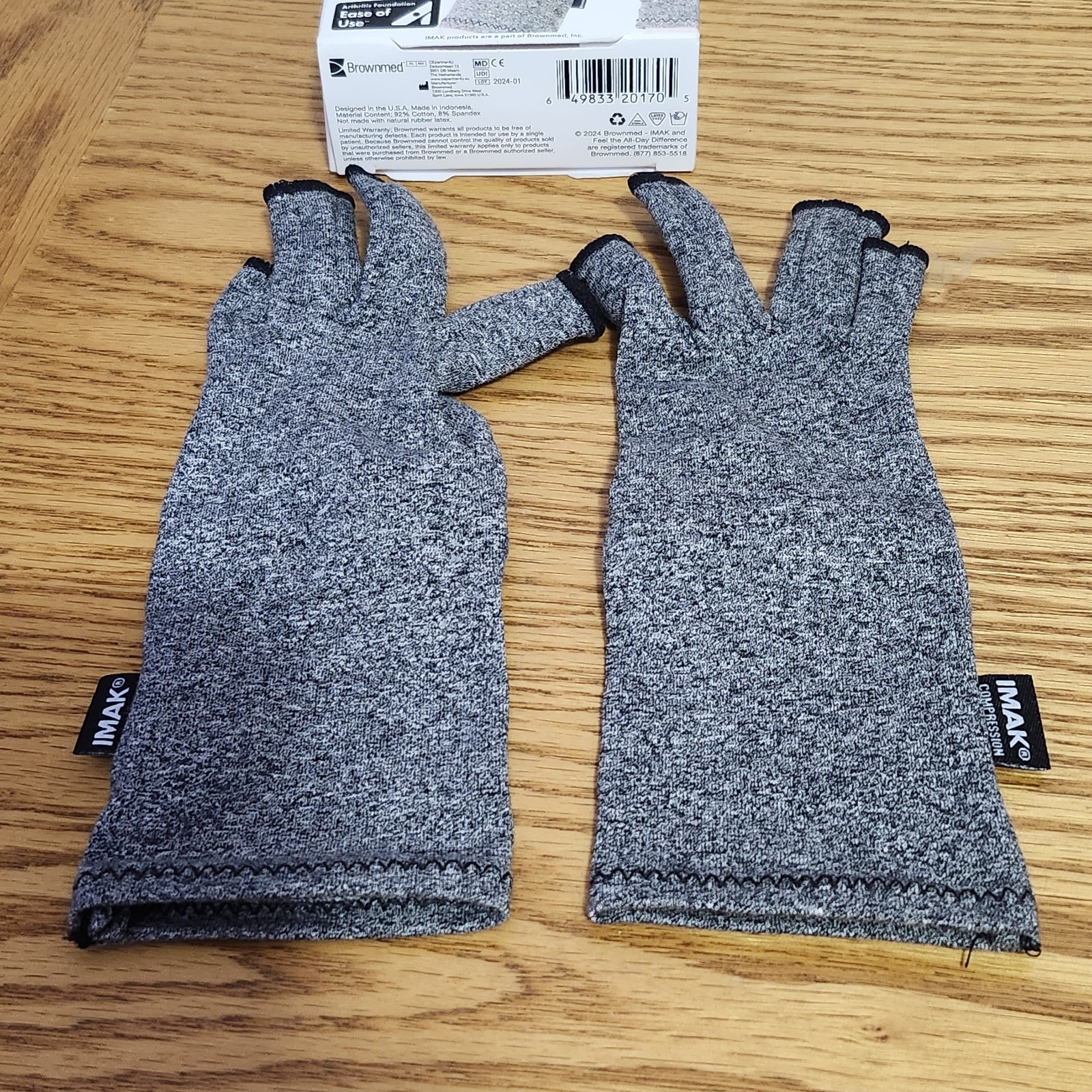 New IMAK Compression Arthritis Gloves Size Small Gray Brownmed A20170