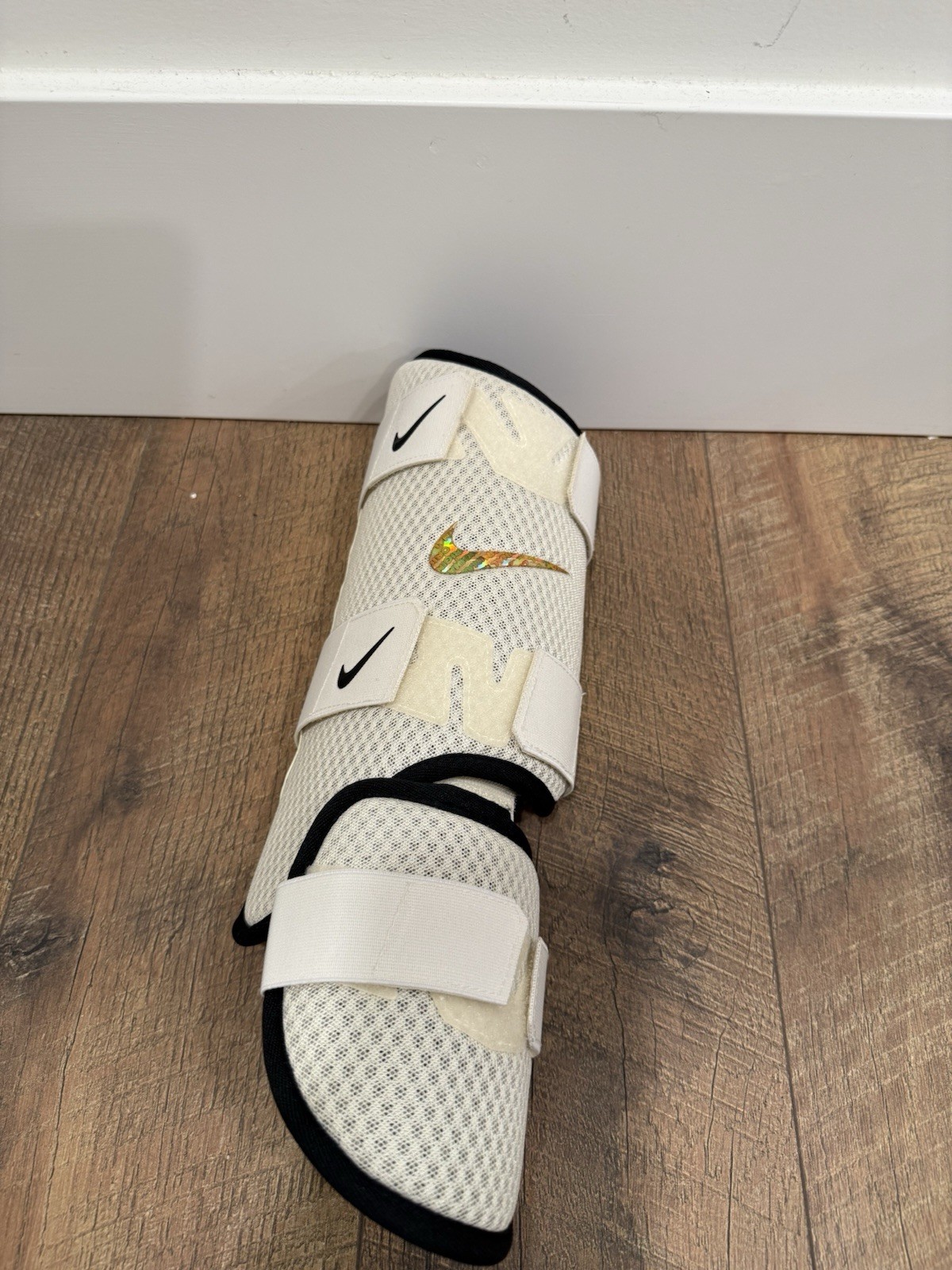 Nike Adjustable Orthopedic Leg Brace Support White Black Unisex Sleeve for Leg