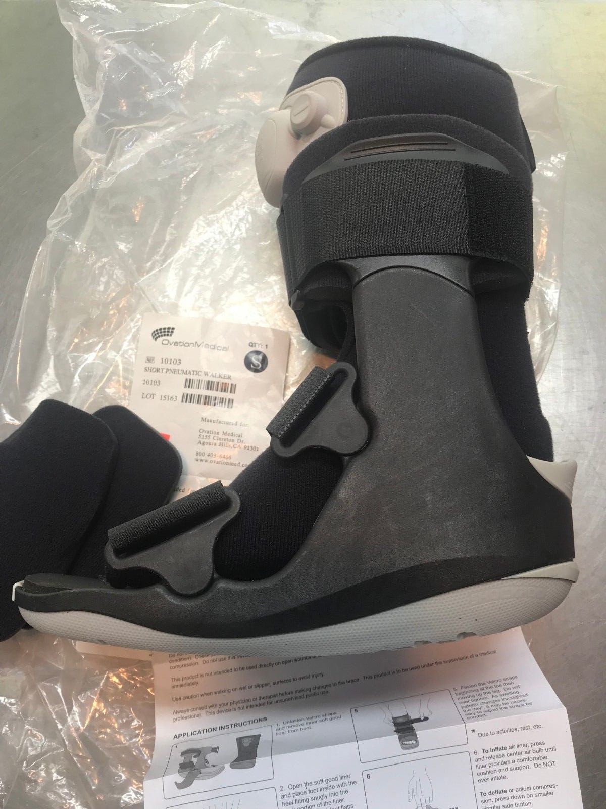 11103 Ovation Medical Pneumatic Shockpod Short Walker Brace SMALL – Black/Gray