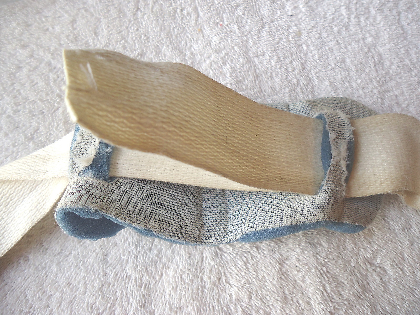 Lot Of 3 Wrist Supports And 1 Arm Sling ” GREAT COLLECTIBLE USEABLE ? LOT “