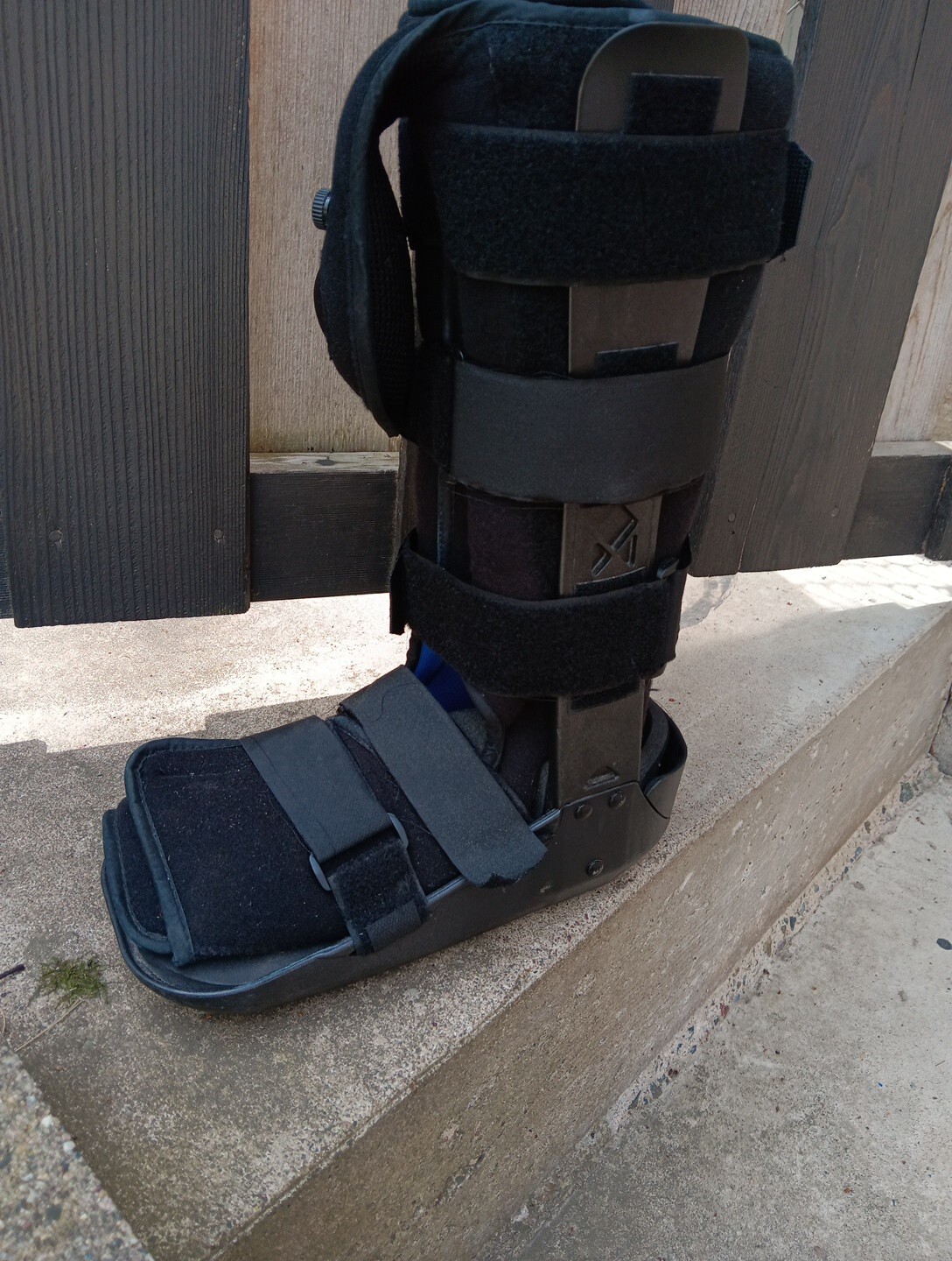 BREG Walking Boot Medical High Top Ankle Surgery Brace Sz Large Air Pump Lift