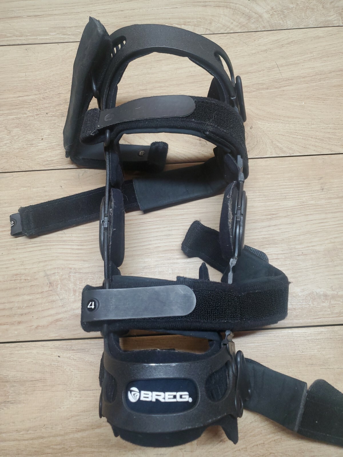 Breg Fusion XT OA Knee Brace Right With Accessories SR