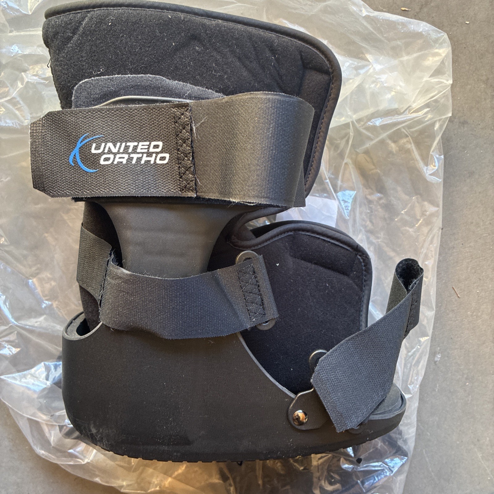 United Ortho USA14013 Short Cam Walker Fracture Boot, X-Small Black