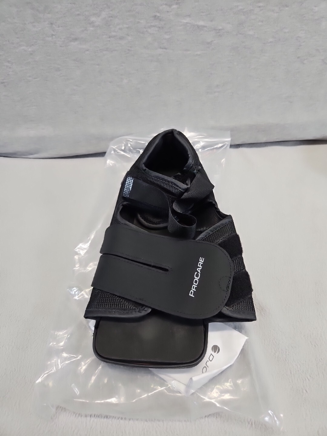 ProCare Squared Toe Post-Op Shoe Size: Medium ( Wear on the left or right ) 2s5
