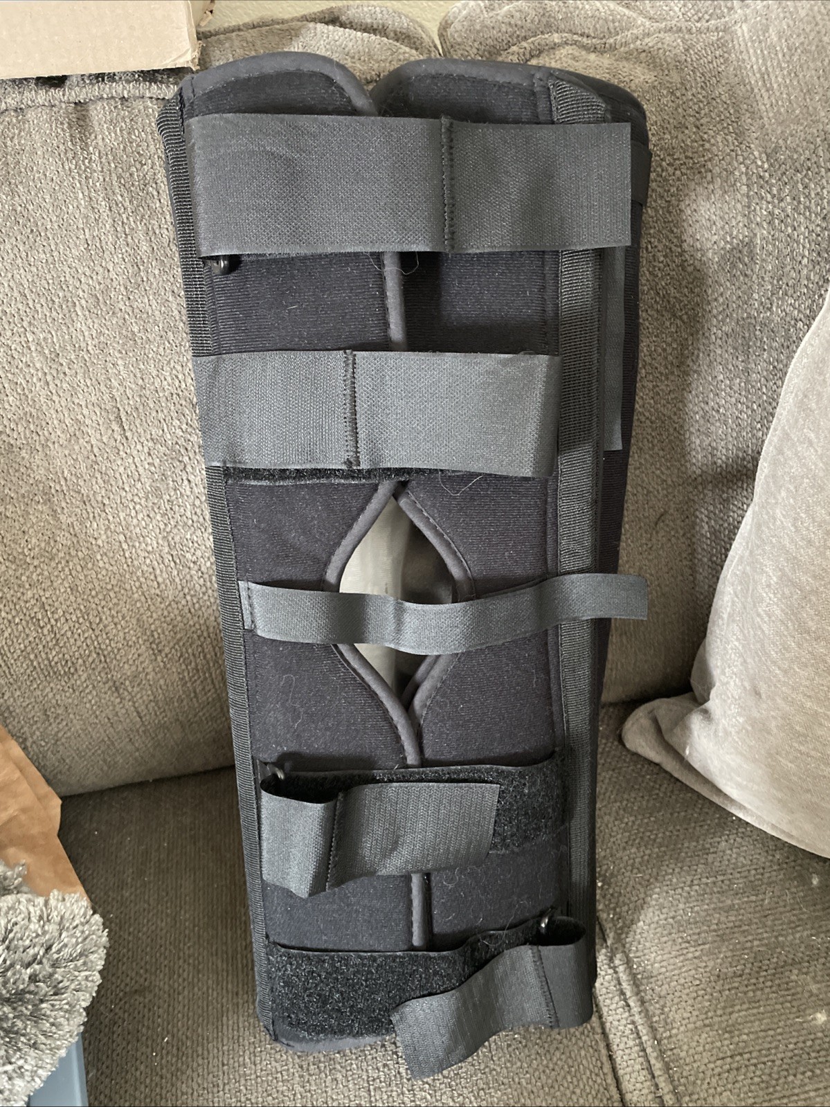 Universal This item is a medical knee immobilizer brace used to keep Stable
