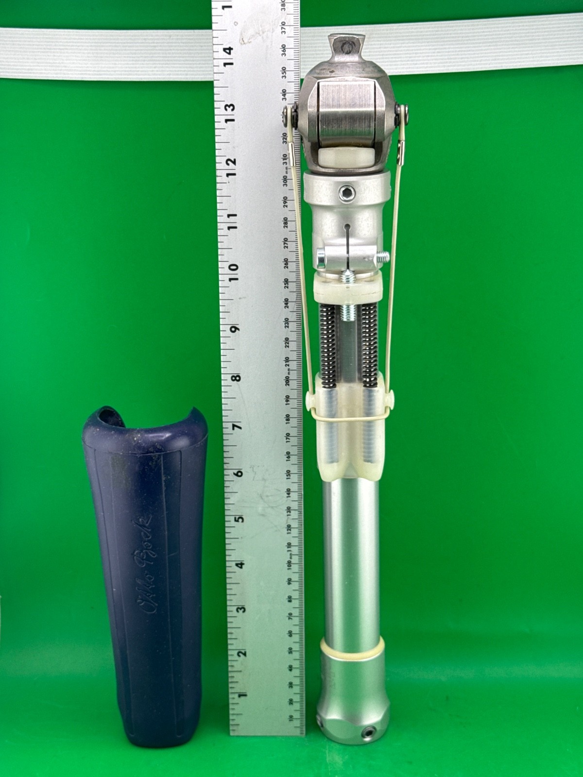 OTTOBOCK Otto Bock 3r49 Prosthetic Knee. Prosthetic Knee W/ Pylon excellent cond