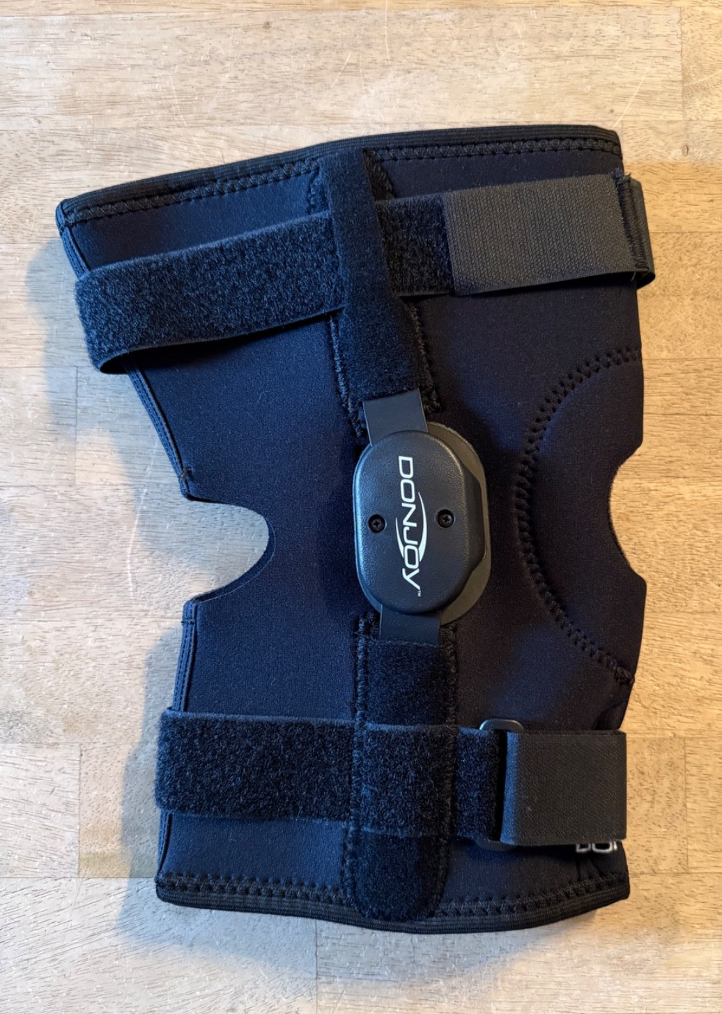 Donjoy Deluxe Hinged Knee Wrap Brace – Black – Size Adult Large