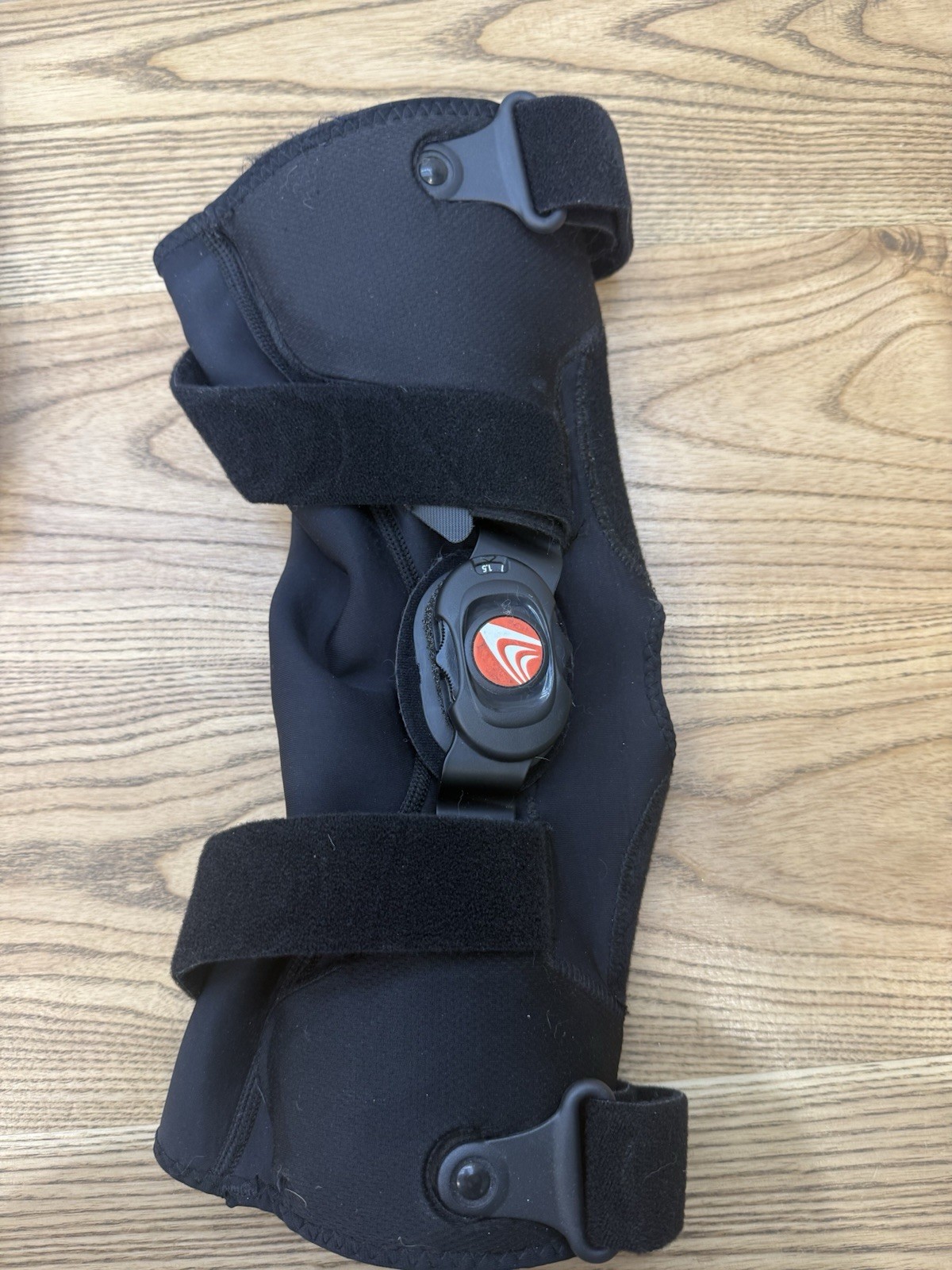 Breg Freestyle OA Knee Brace, Medium Right Medial Knee Support