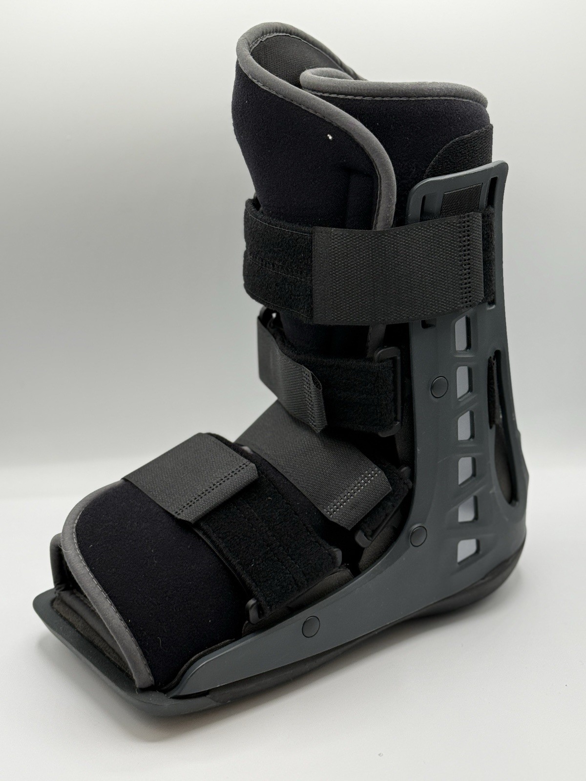 Don Joy Matrax II Walking Boot Size M Black Adjustable Straps , Air Compression