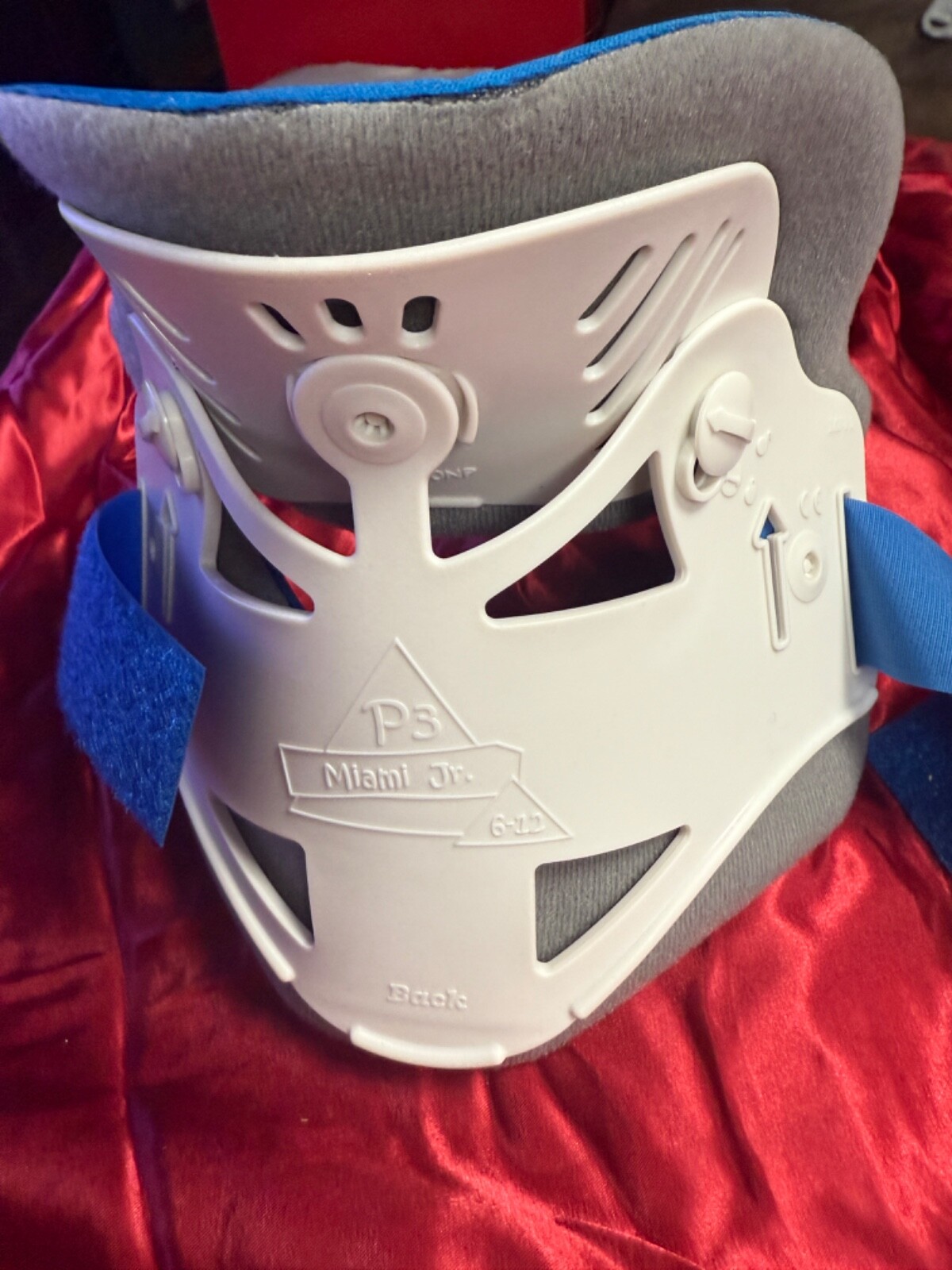 Össur Miami Jr 6-12 Cervical Collar Superior Immobilization for Optimal Recovery