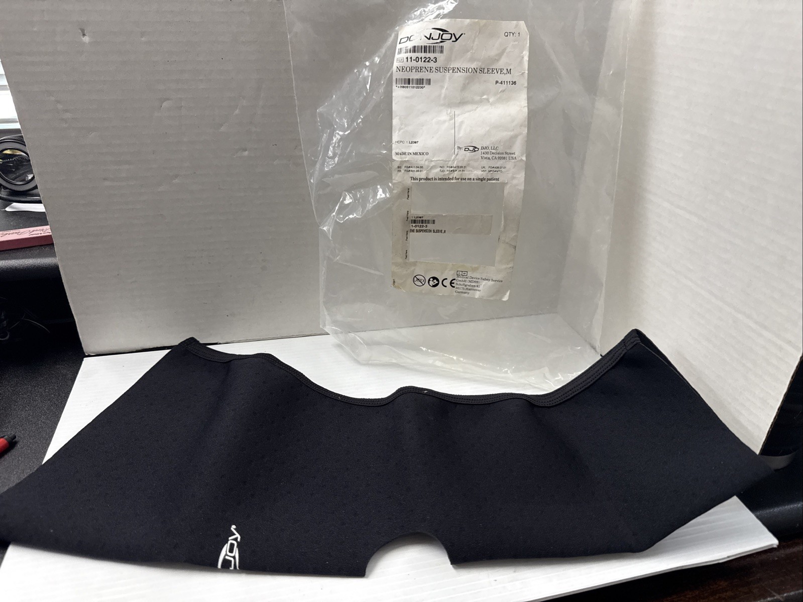 Donjoy Neoprene Suspension Sleeve MEDIUM 11-0122-3 NEW