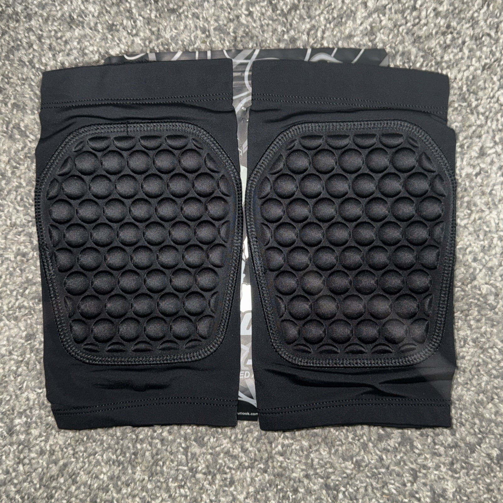 COOLOMG Size XS Black Cooling Knee Sleeves 1 Pair NEW, OPENED BAG
