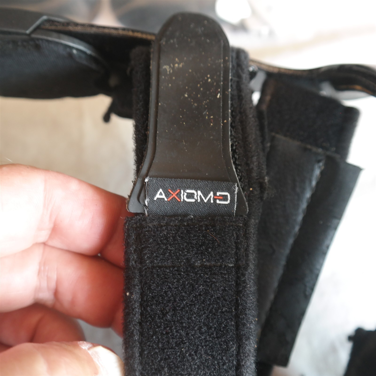 BLEDSOE size Medium / Large Right Axiom Knee brace W/ Extras