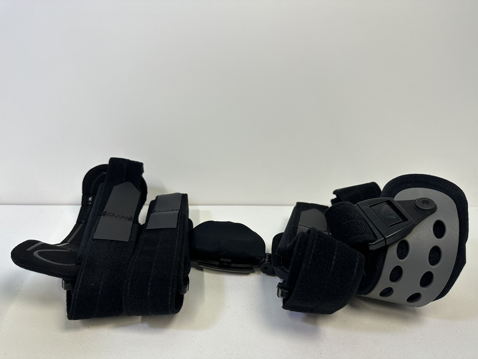 New Proline Pro-Line U-L LEFT Hinged Knee Brace Universal Size