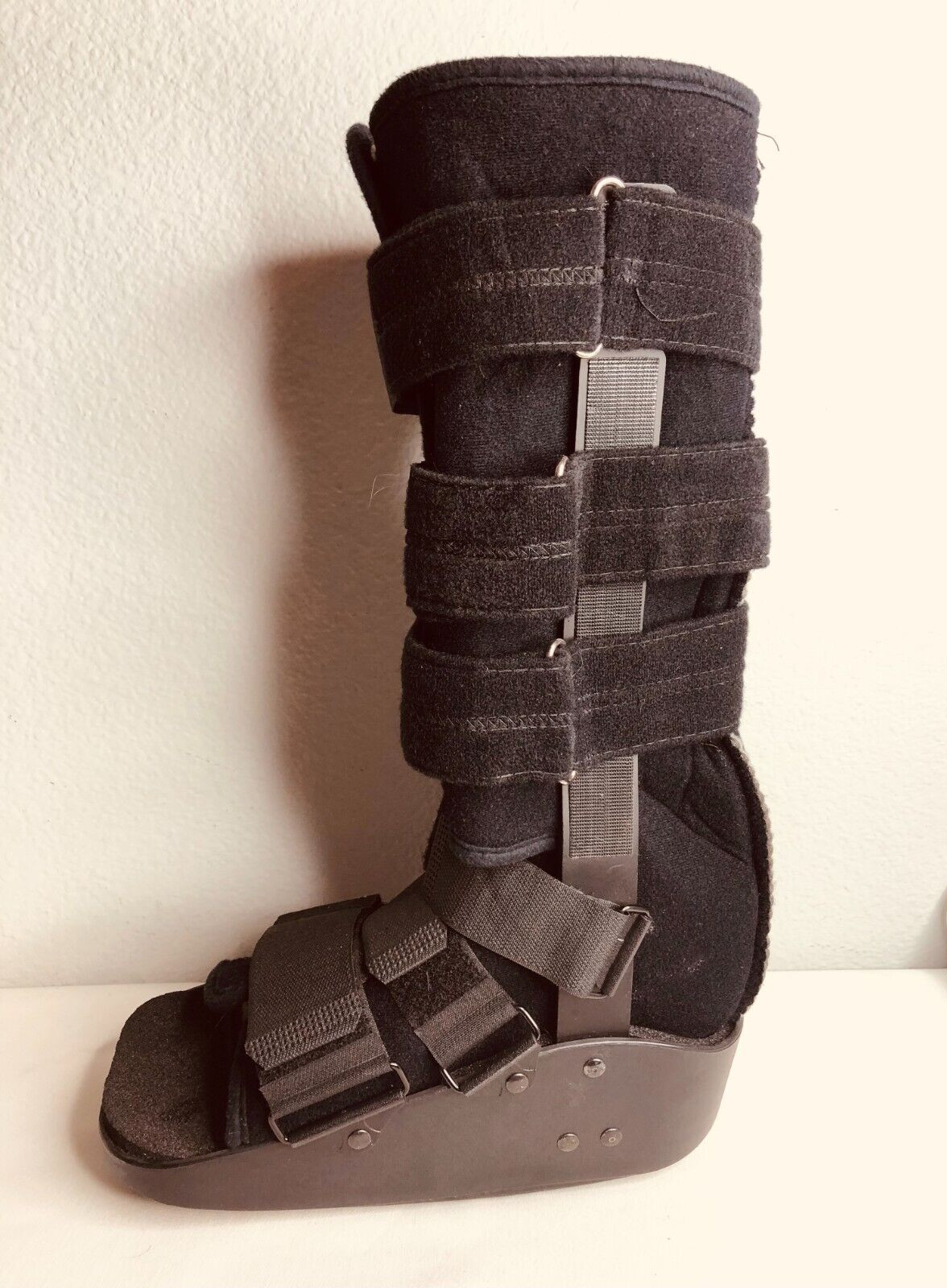 Max Trax Orthopedic Walking Boot Size Medium Black