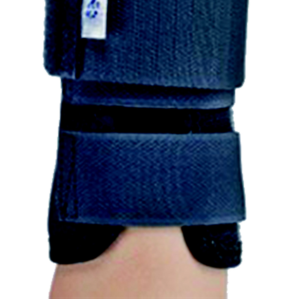 FGP Wrist Brace Orthopedic Bracelet Fence D.T3-02 H 19cm Right Black