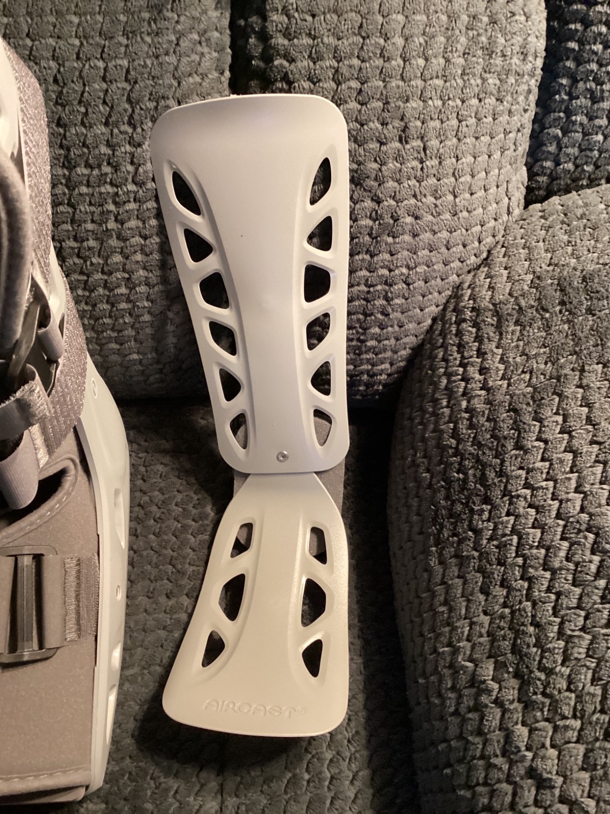 AIRCAST SOFT STRIKE MEDIUM WALKING BOOT, GREY, W/ TWO AIR PUMPS ~ BRAND NEW