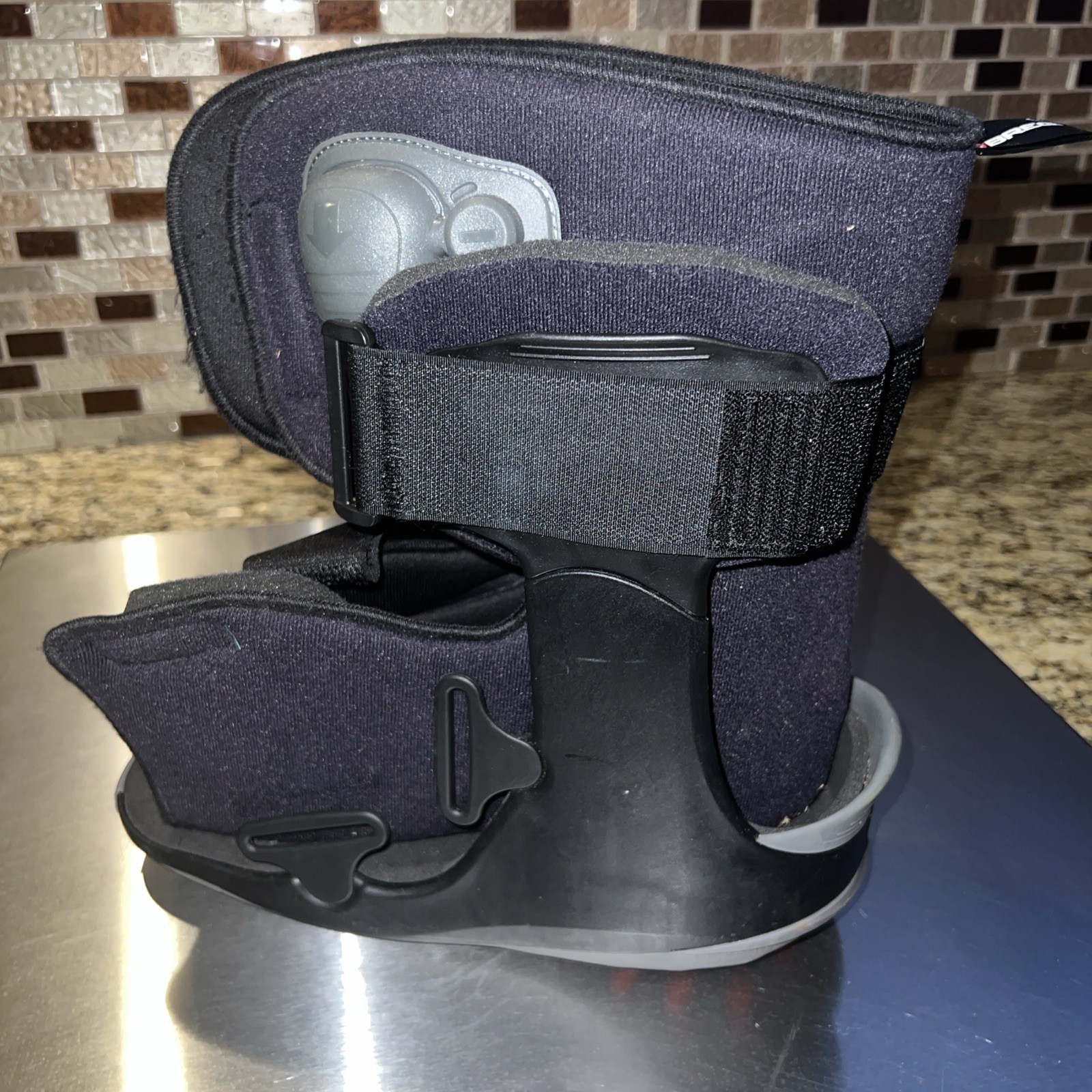 BREG Walking Boot Inflatable Ankle Surgery Brace Size Medium 12”H Medium