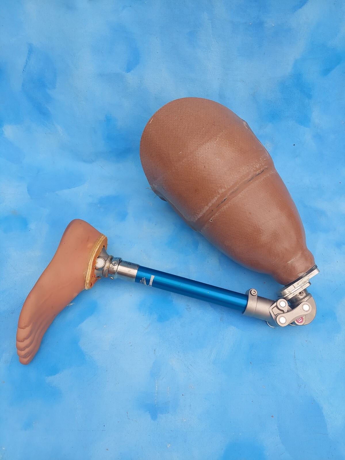 Medi Prosthetic Above Knee Leg Limb OSSUR RIGHT Foot Size 25