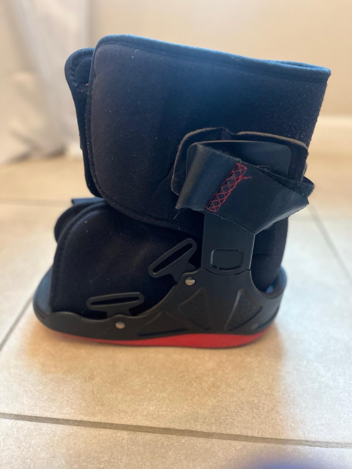 Aircast Airselect Pneumatic Walking Boot