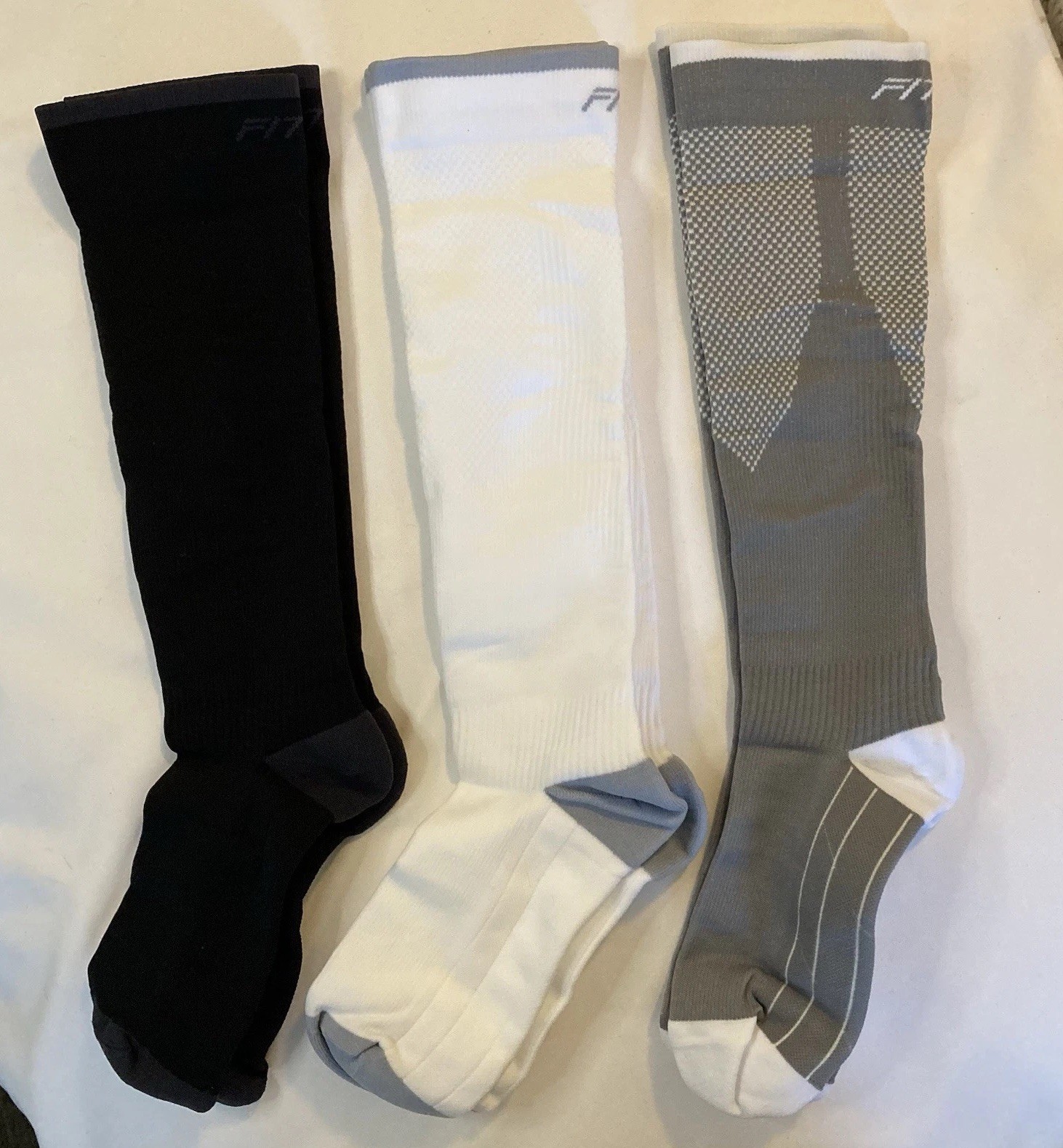 FITRELL 3 Pairs Compression Support Socks for Men / Women Size S/M Travel Health