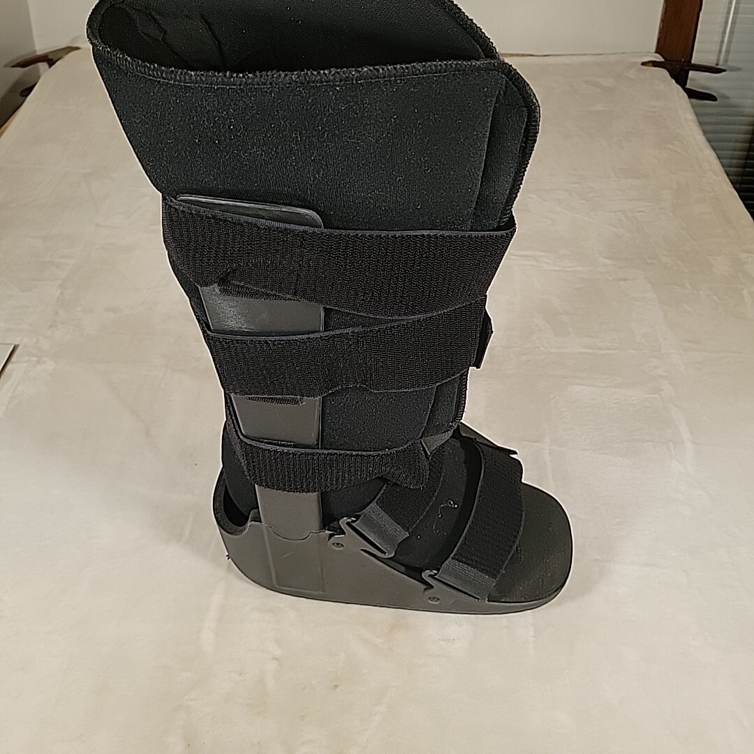 Walking Boot Large Black, men 9.5-12 women 11-12+