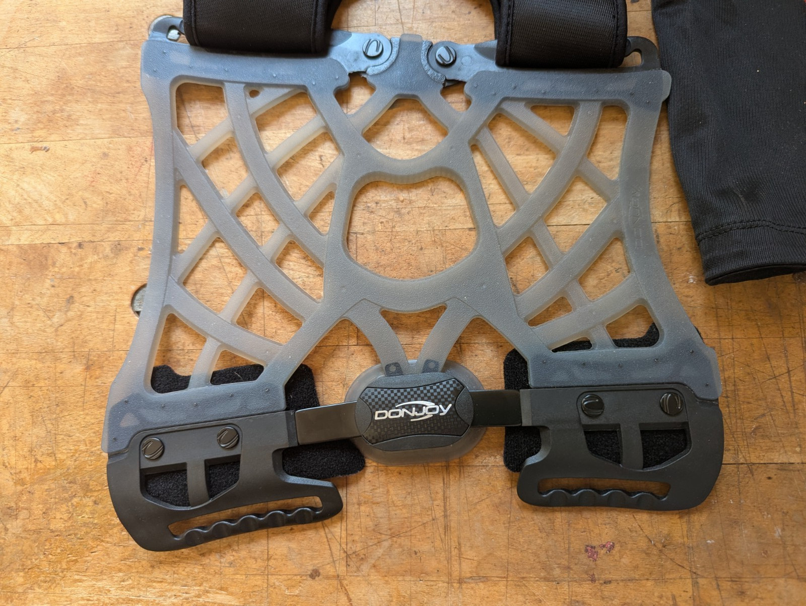 DonJoy OA Reaction WEB Knee Brace Medial Right Lateral Left Size XL. (#C2#)