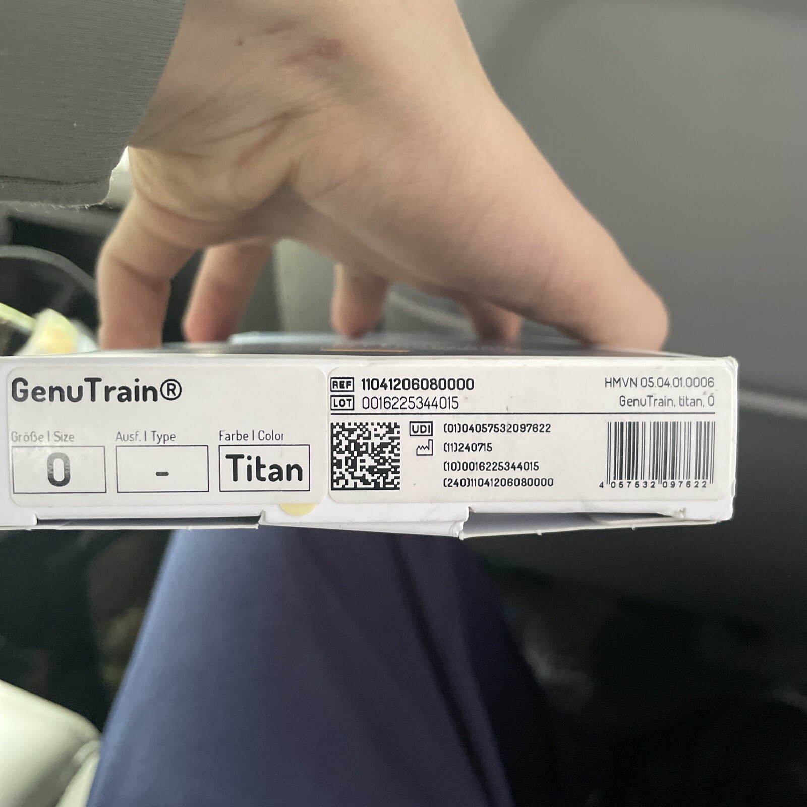 Kniebandage Bauerfeind GenuTrain Size O Color Titan