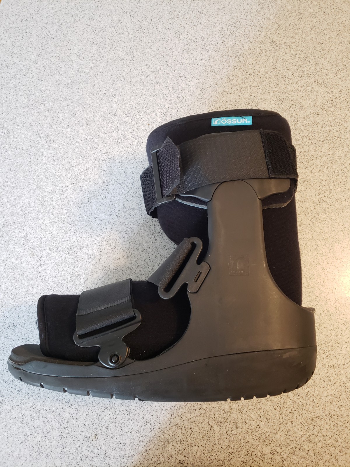 Ossur FormFit Black Walker Boot medium