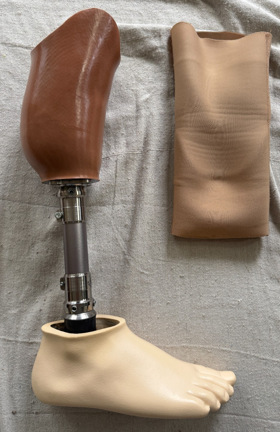 BULLDOG Prosthetic Leg RIGHT FOOT Below The Knee 26 E 10 Soft TCA-1S Fiberglass