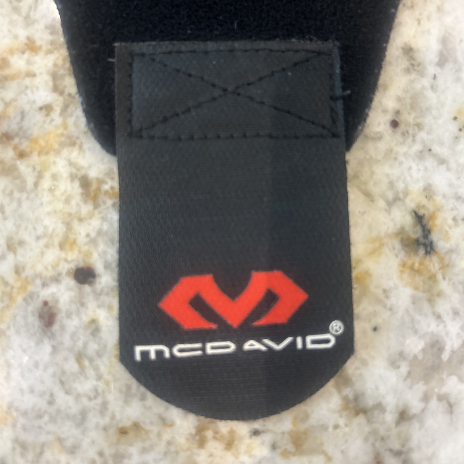 Genuine McDavid (451) Adjustable Hook & Loop One Size Fits Most Wrist Wrap
