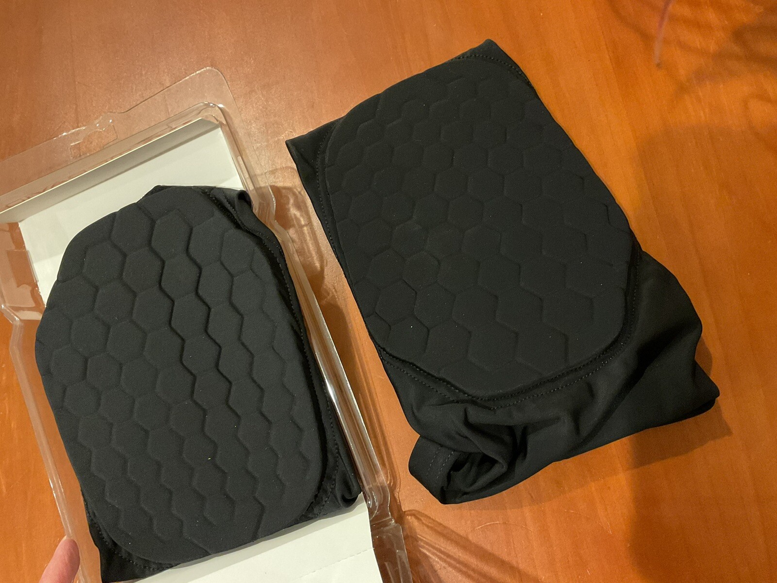 McDavid Adult 6446 Hex Knee Pads Compression Leg Sleeves Pair Size XL
