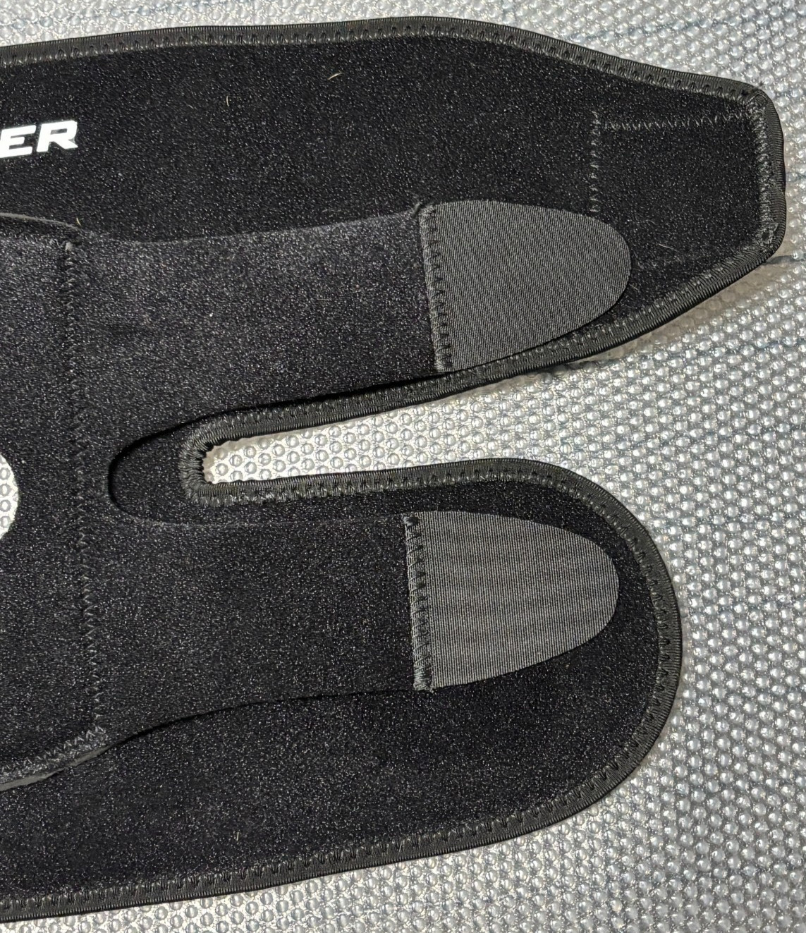 Mueller Knee Support Adjustable Black Compression Brace One Size Fits Most OSFM