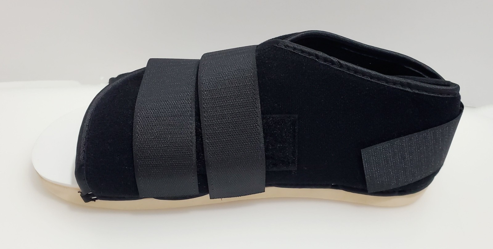 Men Medium Post-op Shoe – Closed Adjustable Heel – Black/White