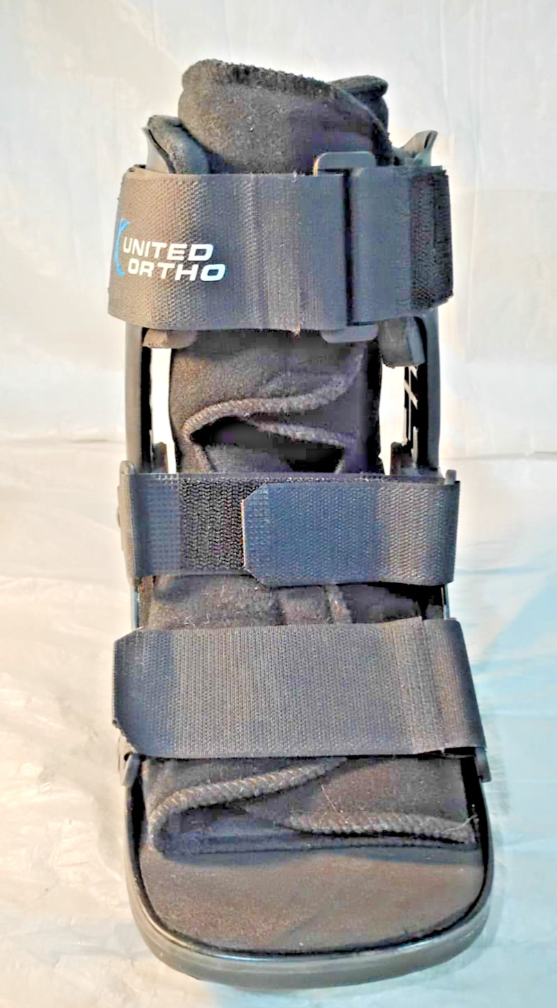 United Ortho USA14013 Short Cam Walker Fracture Boot, Small, Black