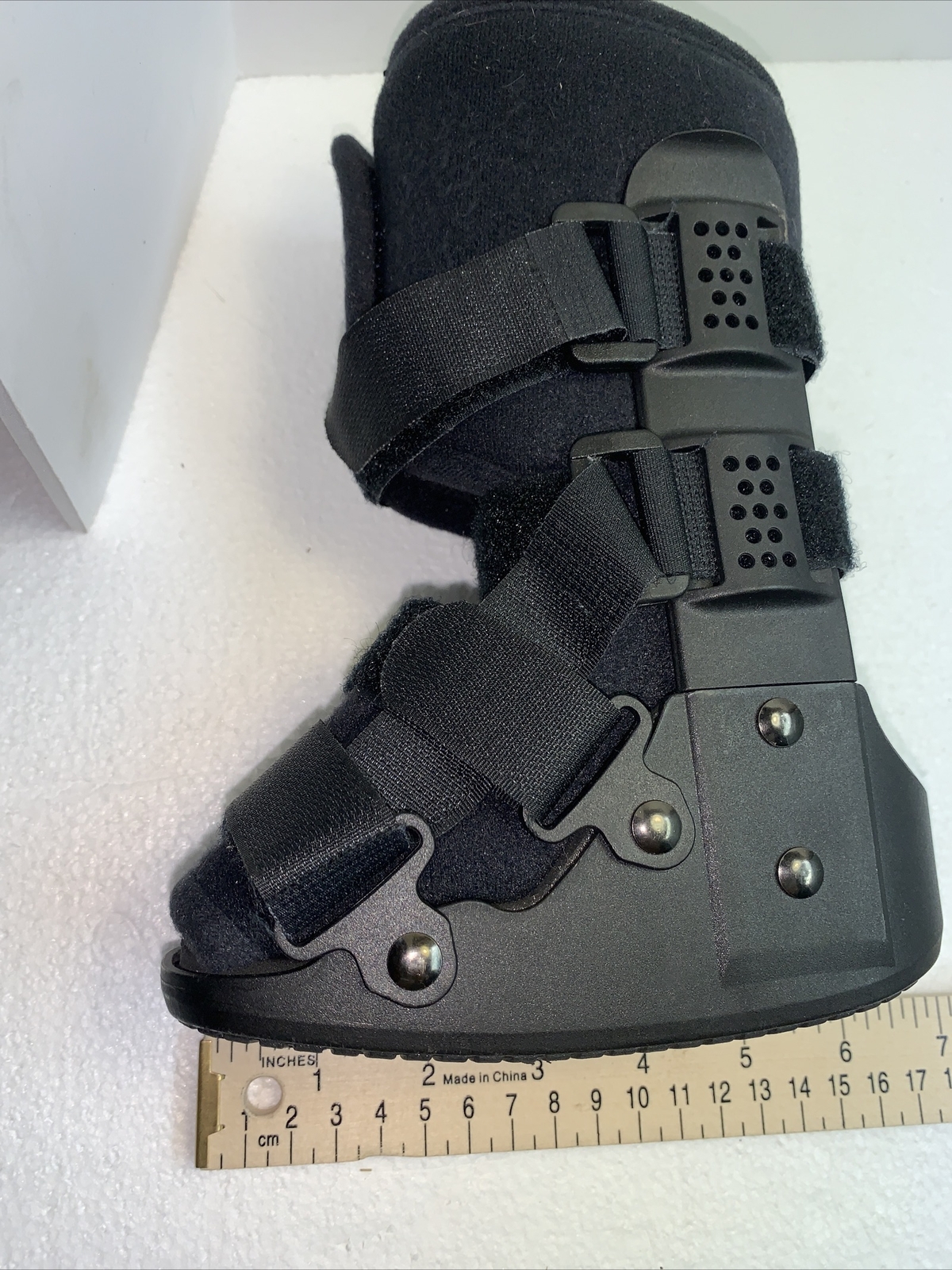 BLACK KIDS SIZE SMALL FOOT BRACE PLEASE SEE PICS FOR MEASUREMENTS