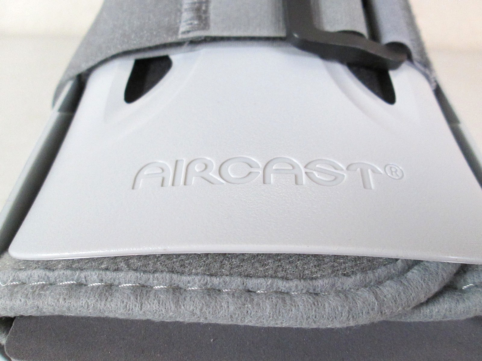 Aircast Airselect Walker Brace/Walking Boot Size Medium – NEW –