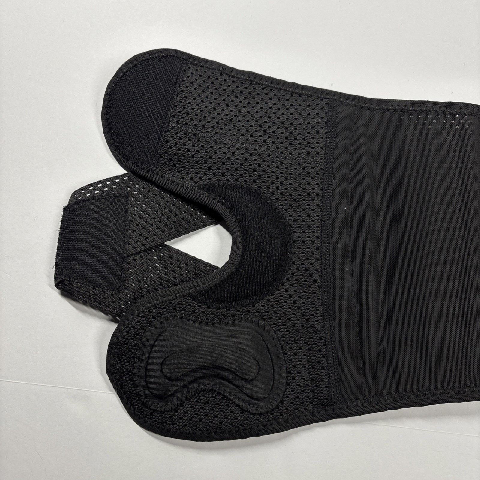 Soloever knee Brace with Side Stabilizers for Knee Pain, Adjustable Support